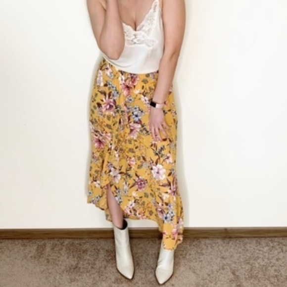 NWT SEXY FRONT HEM RUFFLE❤️OPEN FRONT - Picture 3 of 12